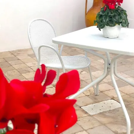 Saraceno Al Faro מלון 4*