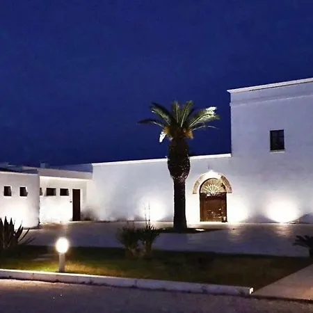 Saraceno Al Faro מלון 4*